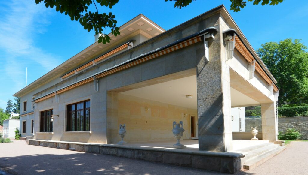 Side view of Villa Stiassni in sunny weather